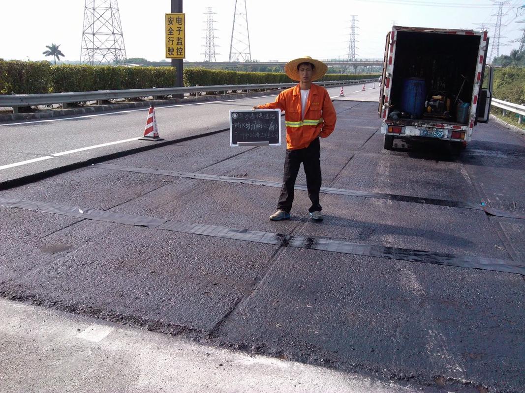 路潔抗裂貼及玻纖土工格柵